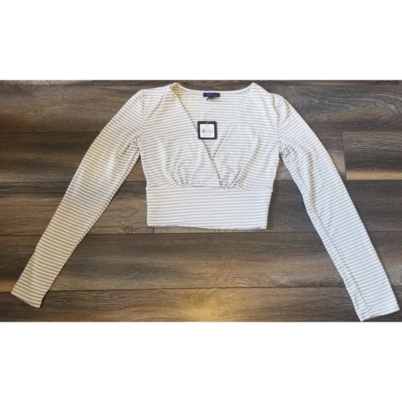 V-Neck Long Sleeved Crop Top - Picture 1 of 2
